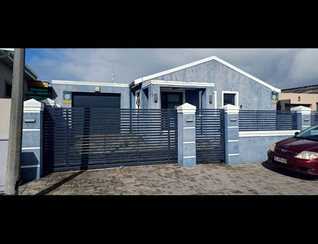 3 BEDROOM HOUSE FOR SALE IN PELIKAN PARK